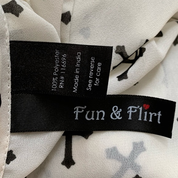 Fun & Flirt Sheer Sleeveless Top Crosses & Hearts - Picture 4 of 4